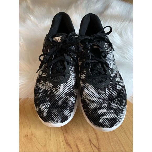 Nike black and white size 7.5 flex Tr7 - Picture 1 of 6